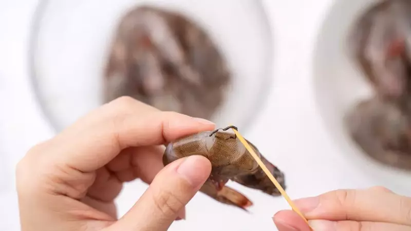 Expert Prawn Preparation: Four Essential Methods for Deveining