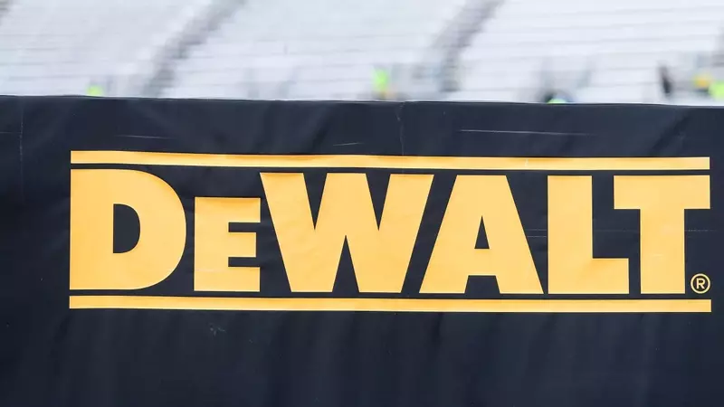 DeWalt's Durable 16-Inch Tool Bag: A Smart Investment for Professionals and DIY Enthusiasts Alike