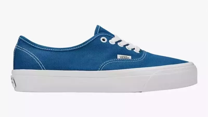The Ultimate Guide to Men's Canvas Sneakers: Style, Comfort, and Timeless Appeal
