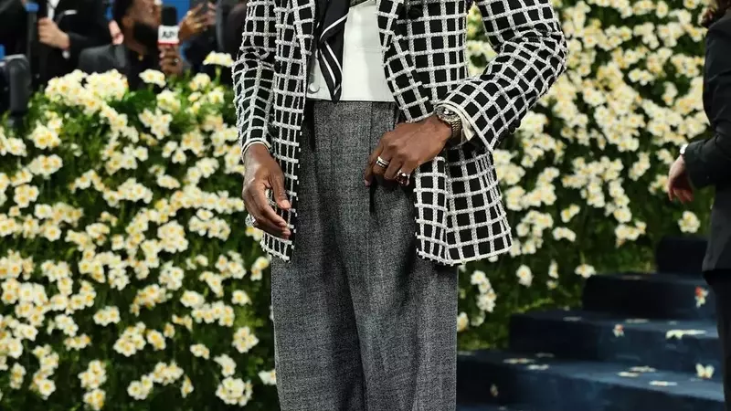 The Enduring Appeal of Loafers: Style Icons and Modern Interpretations