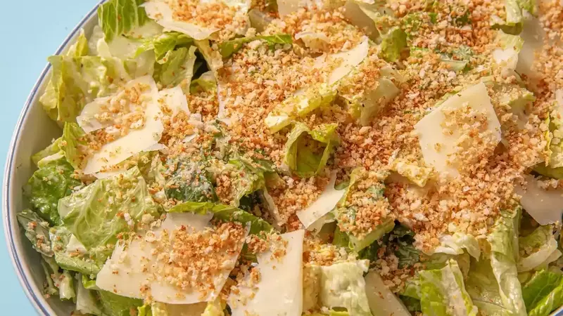 Enhancing Salads with Breadcrumbs: A Culinary Trend