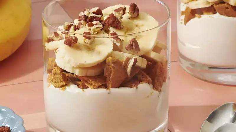 Delightful Gingersnap Banana Frozen Yogurt Parfaits