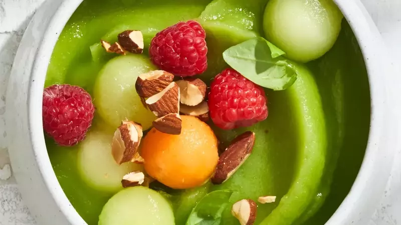 Refreshing Honeydew Smoothie Bowl: A Quick and Healthy Start to Your Day