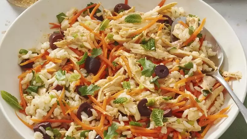 Quick Herbed Chicken Salad: A Wholesome 10-Minute Meal
