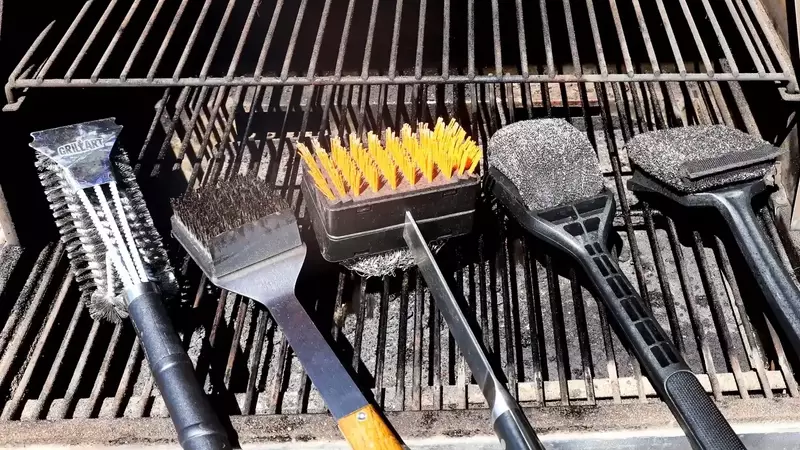 The Ultimate Guide to Grill Brushes: Cleaning Your Grill with Ease