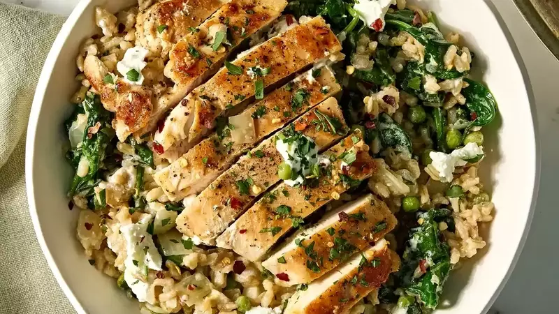 Creamy Lemon Chicken Skillet with Spinach & Peas: A Wholesome One-Pan Meal
