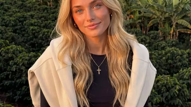 The Emergence and Ethical Dilemmas of AI Influencers in the Digital Age