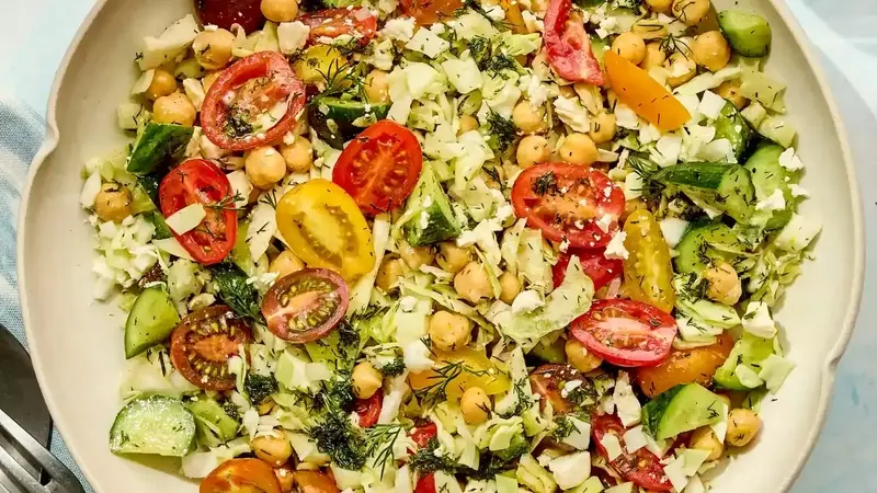 Refreshing Chickpea and Vegetable Medley: A Quick and Healthy Salad