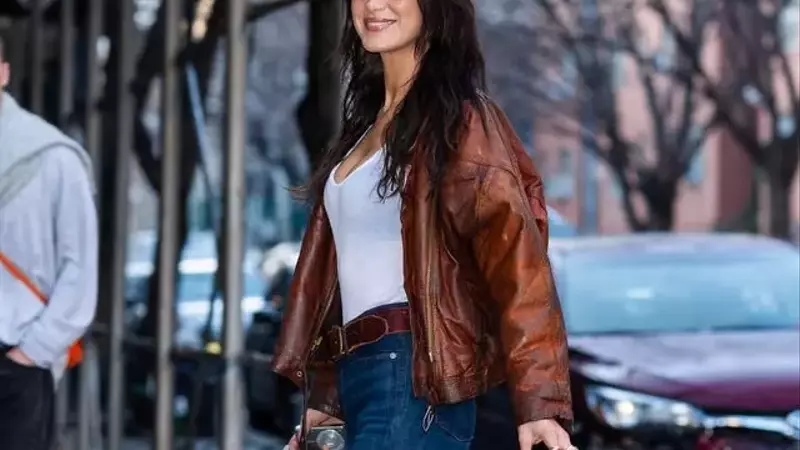 The Ultimate Guide to Straight-Leg Jeans: Styles and Brands for Every Wardrobe