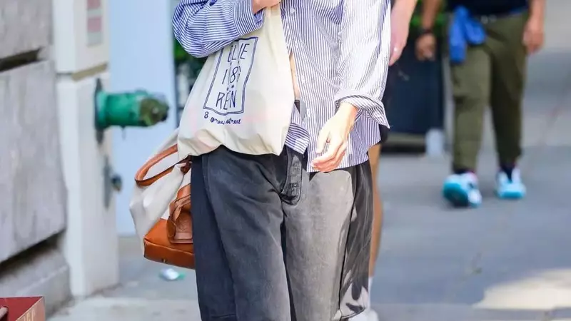 Six Chic Ways to Style Barrel Jeans This Spring