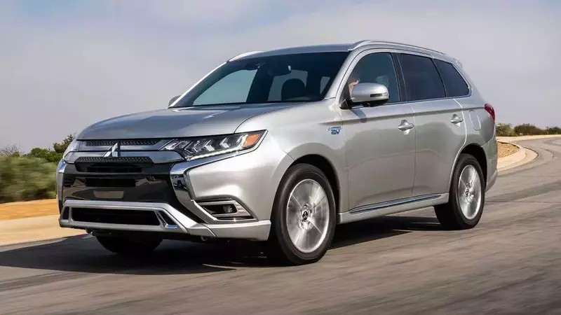 Mitsubishi Expands Recall for Outlander SUV Liftgate Issues