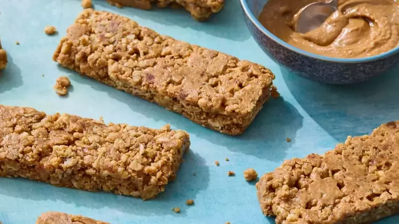 Delicious Peanut Butter Granola Bars: A Healthy Snack Option