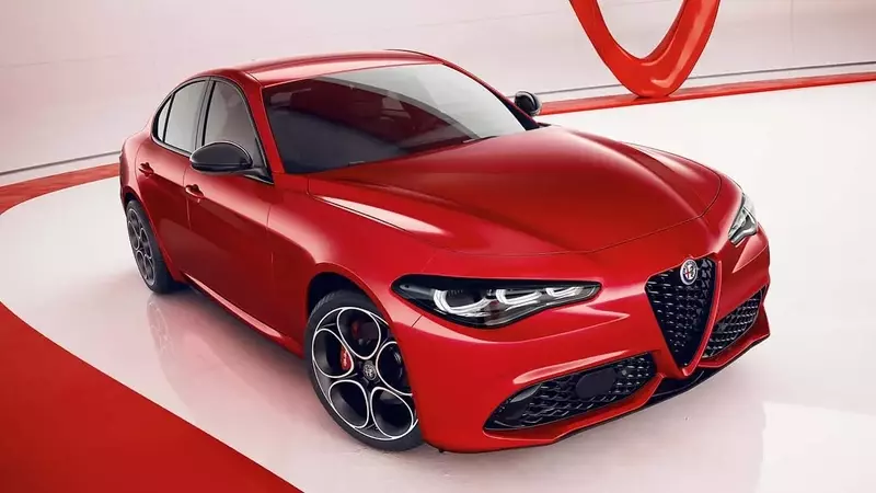 Alfa Romeo Giulia and Stelvio Get Performance Pack Update