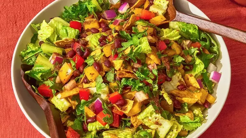 Zesty Black Bean Fajita Salad: A Quick & Healthy Meal
