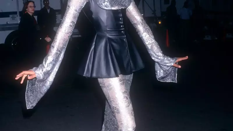 The Art of Drag: Body and Fashion Illusion