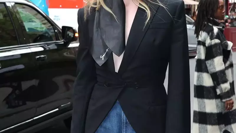 Sarah Pidgeon Embraces Carolyn Bessette Kennedy's Style Legacy with a Modern Twist