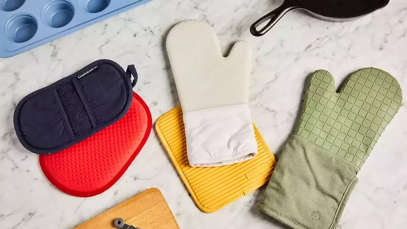 The Best Oven Mitts and Pot Holders to Protect Your Hands