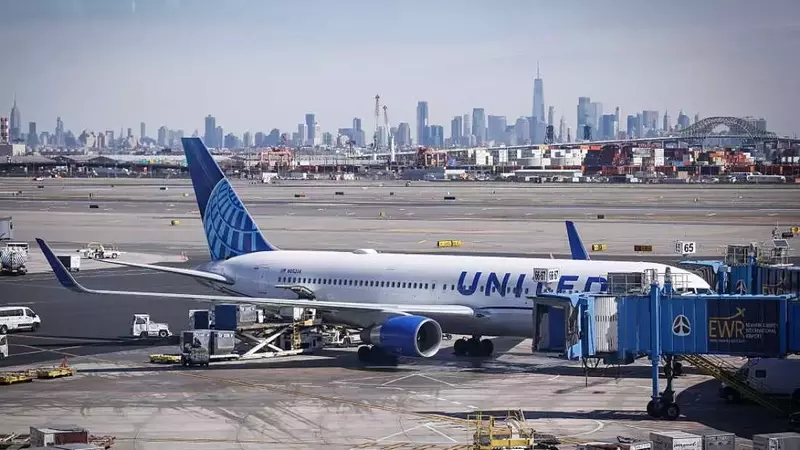 United Airlines Jet Collides with Light Pole and Truck Near Newark Airport During Landing