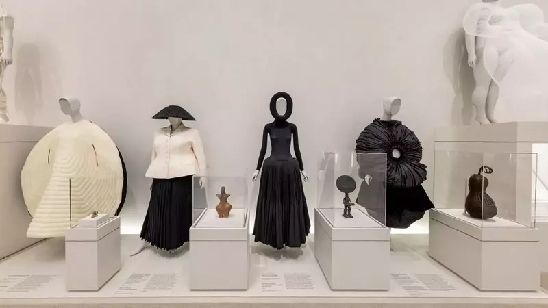Metropolitan Museum's 'Costume Art' Exhibition Redefines Mannequin Representation