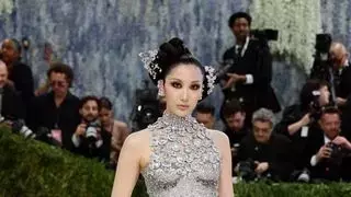 Ejae's Met Gala Debut: A Luminous Silver Era