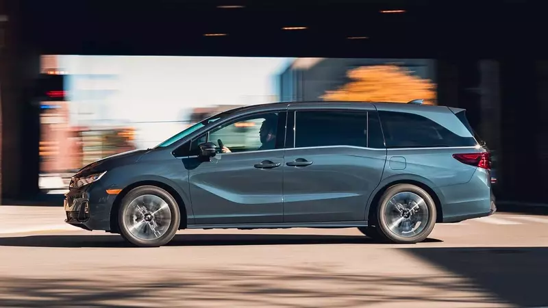 Honda and Acura Delay Next-Generation Models Amidst EV Strategy Shift