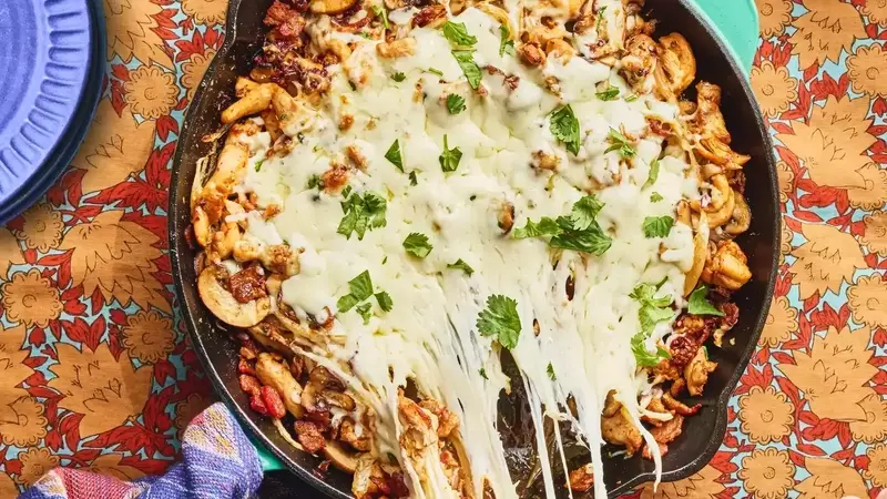 Delectable Chicken Alambre Skillet: A Mexican Culinary Delight