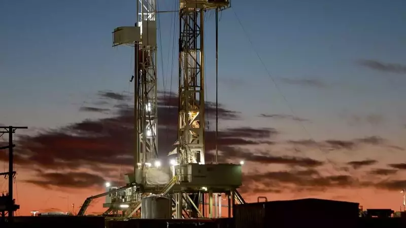 Oil Giants Maintain Production Stability Amid Soaring Prices