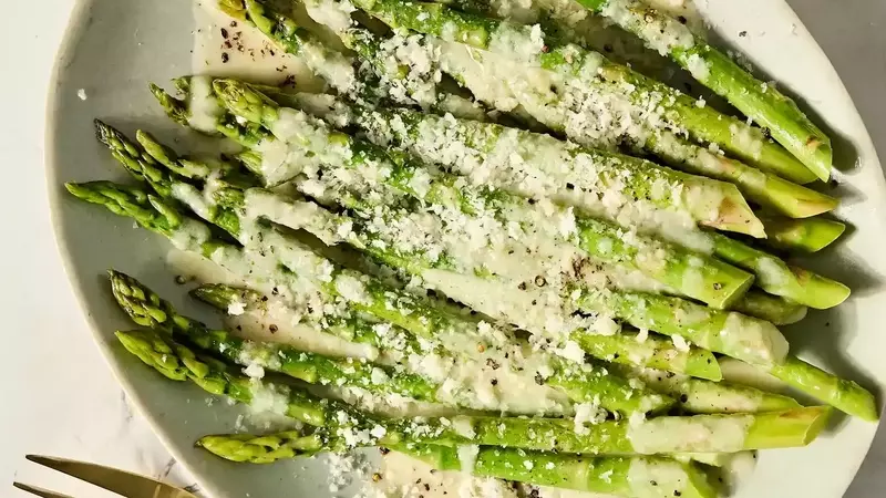Cacio e Pepe Asparagus: A Flavorful and Healthy Side Dish