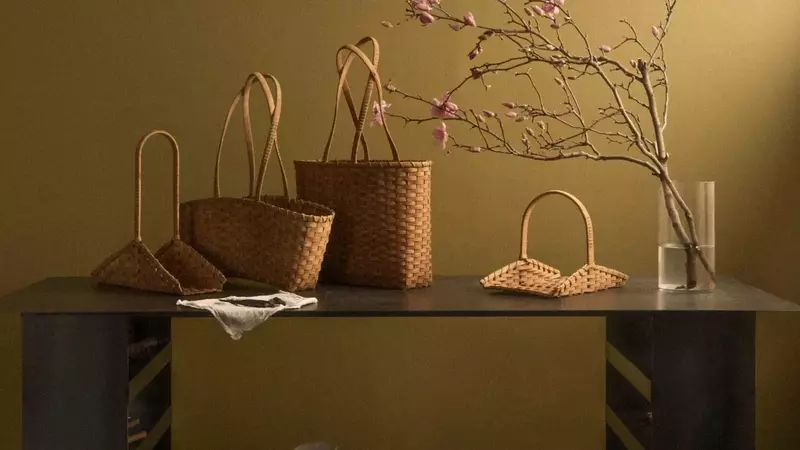 Alex Crowder's Field Studies Flora: Weaving Nature's Story into Floral Artistry