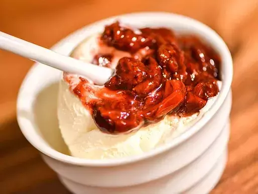 Crafting the Perfect Strawberry Balsamic Reduction