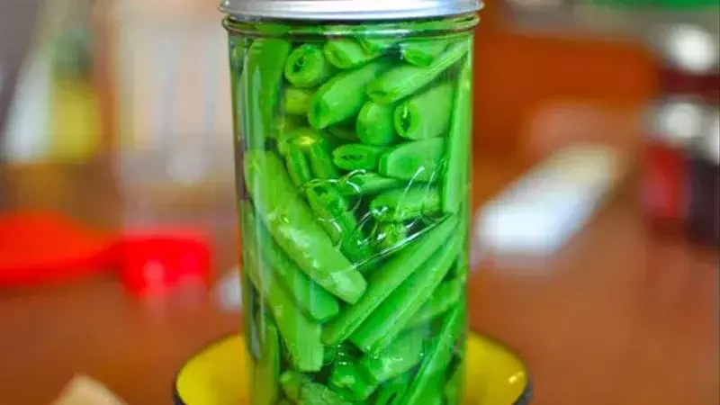 Quick Pickled Sugar Snap Peas: A Refreshing and Crunchy Delight