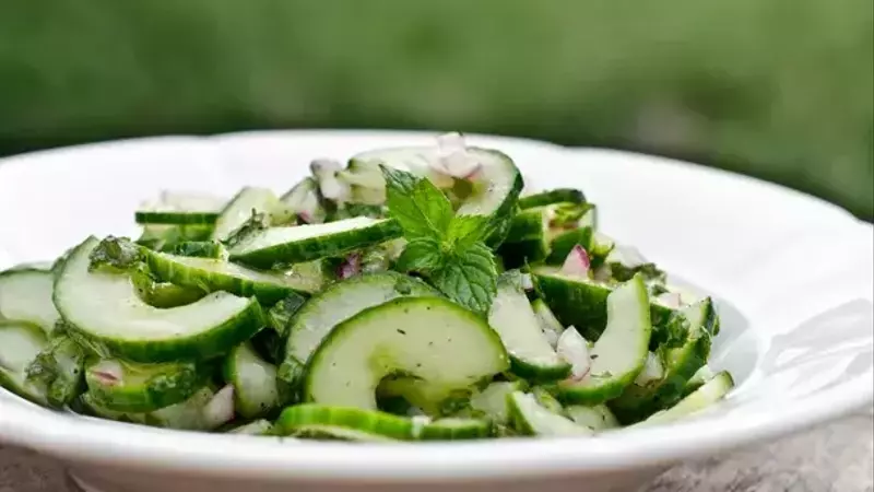 Refreshing Cucumber and Mint Salad: A Summer Delight