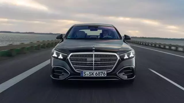 Unveiling the Refreshed 2027 Mercedes-Benz S-Class: A Mid-Cycle Evolution