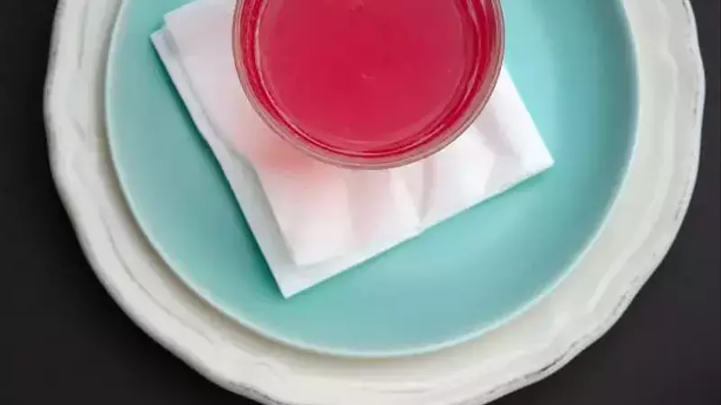 Crafting Refreshing Rhubarb Juice: A Simple Guide