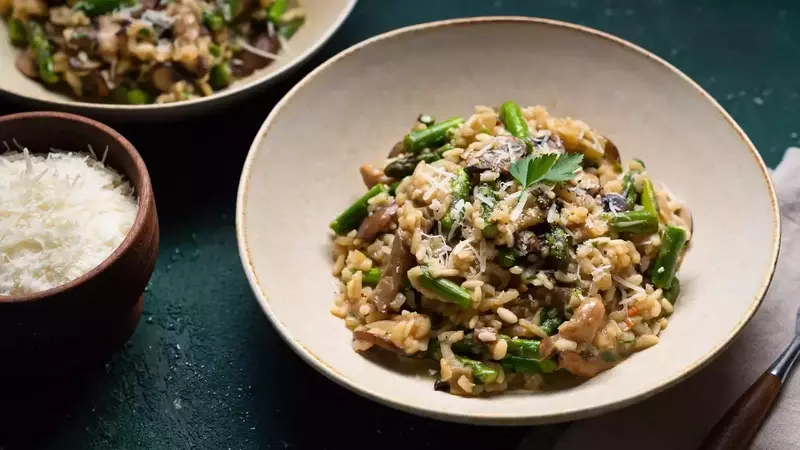 Crafting the Ultimate Mushroom and Asparagus Risotto