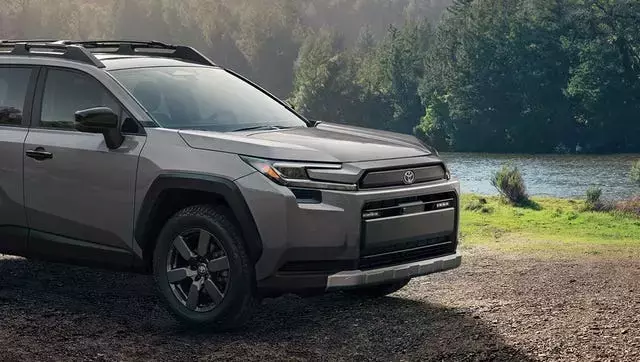Toyota Considers Compact Pickup Based on RAV4 Platform
