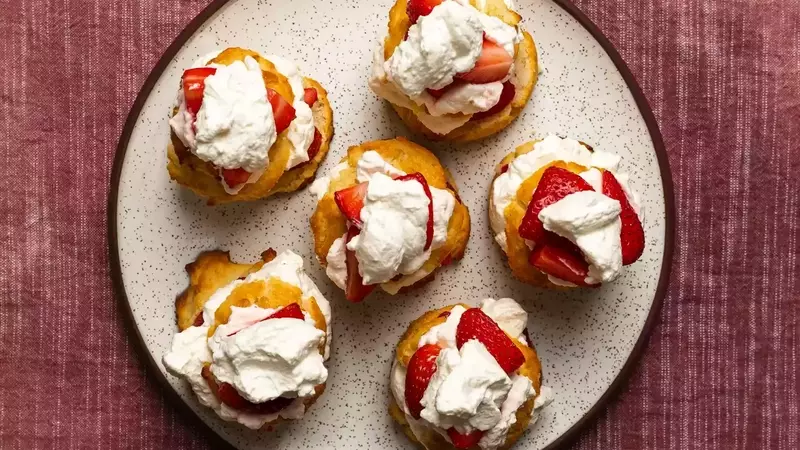 Effortless Strawberry Shortcakes: A Five-Ingredient Delight