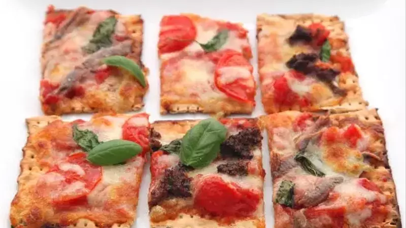 The Art of Crafting the Perfect Crispy Matzo Pizza