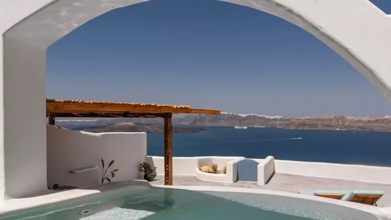 Discovering Greece: Top Island Airbnbs for an Unforgettable Summer Getaway