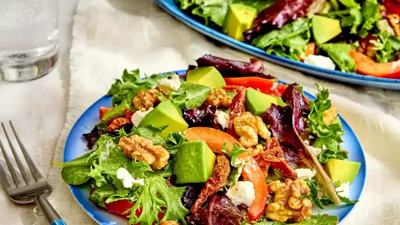The Art of Crafting a Perfect California-Style Salad