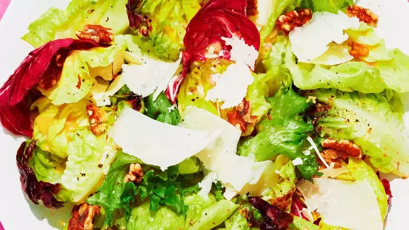The Art of Crafting a Perfectly Balanced Green Salad