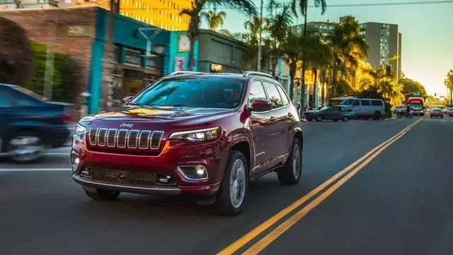 Jeep Cherokee Transmission Recall Issued for Over 61,000 SUVs