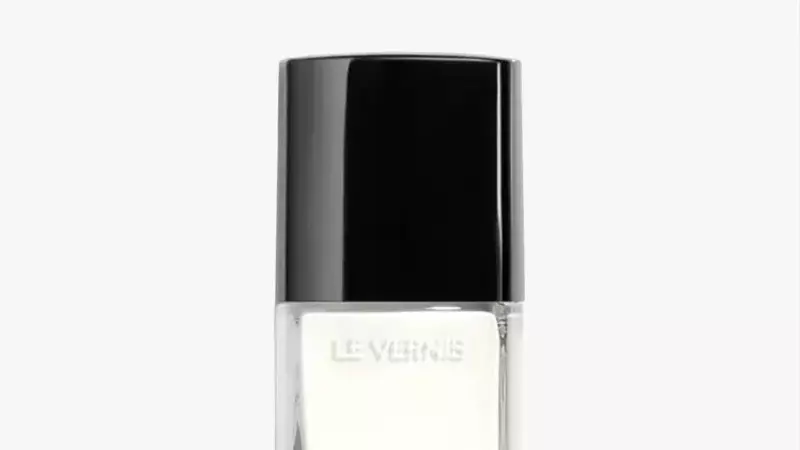 Chic White Nail Art Trends for the Summer Season