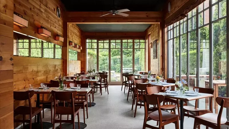 The Ultimate Summer Guide to the Hamptons: Dining, Shopping, and Stays