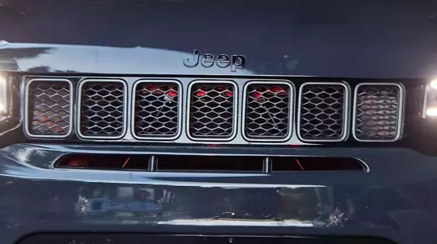 2028 Jeep Grand Cherokee SRT: A Powerful Comeback