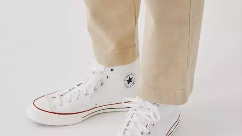The Ultimate Guide to Men's White Sneakers: Style, Comfort, and Longevity