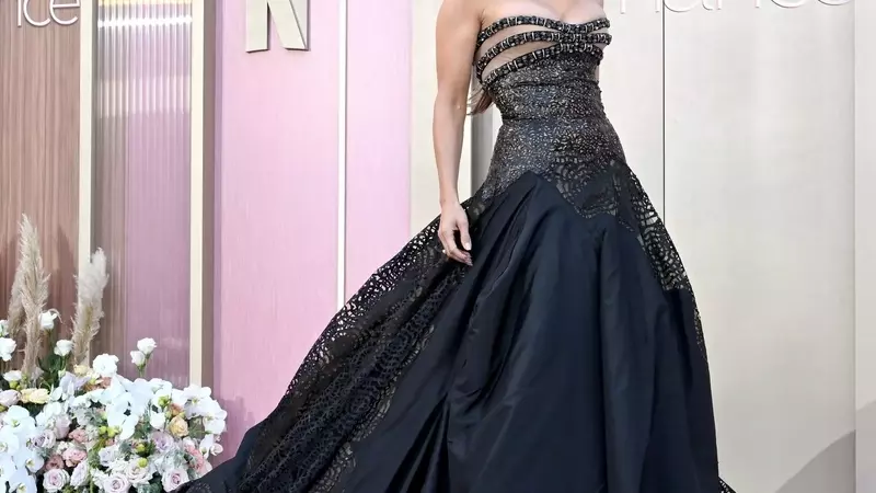Celebrities Embrace Vintage Versace on the Red Carpet