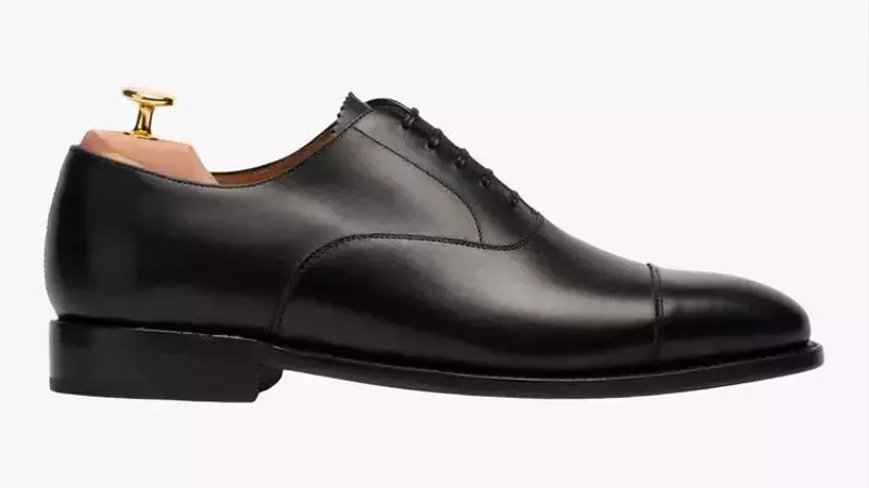Mastering the Art of Pairing Shoes with Gray Suits
