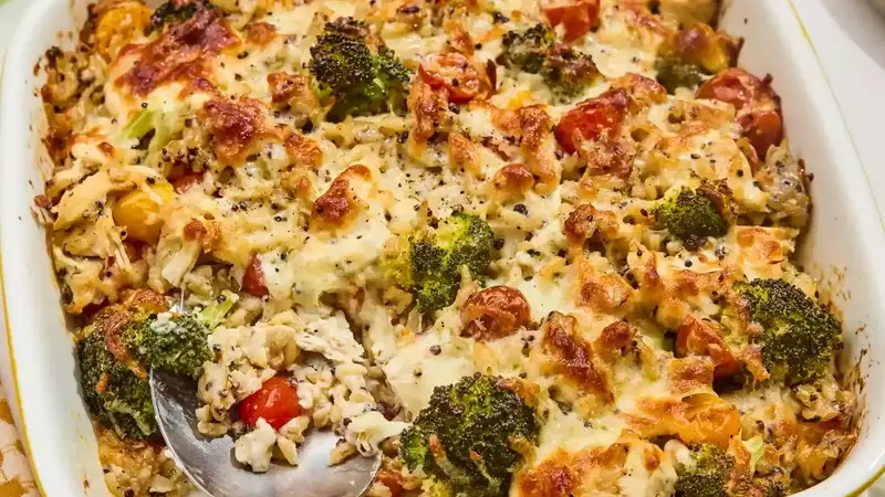 Cheesy Chicken, Tomato & Broccoli Casserole: A Wholesome Family Meal