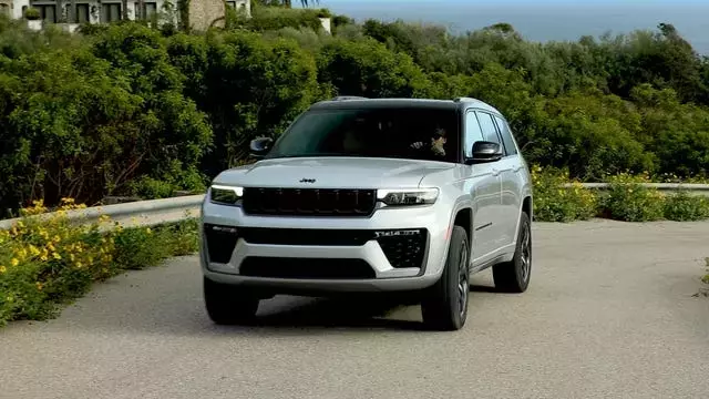 Jeep Recalls Grand Cherokee Models Due to Airbag Software Glitch